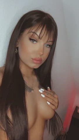 Showing my boobs on reddit makes me kind of horny