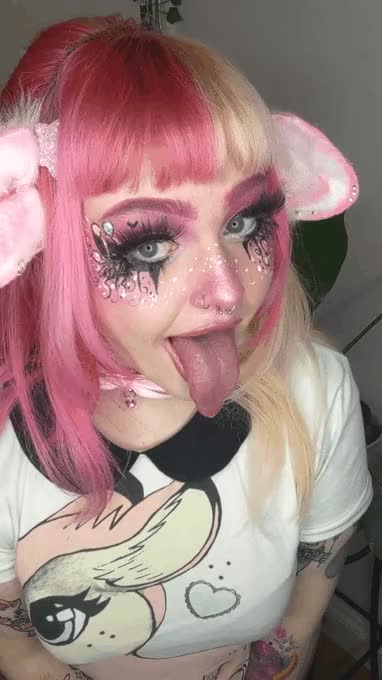 Tongue and mouth fetish, anyone?✨