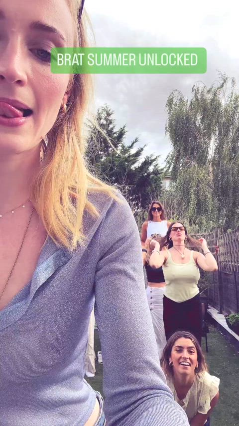 blonde pokies sophie turner gif