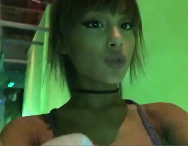 Ariana Grande gif