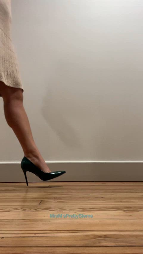 foot fetish high heels sfw gif