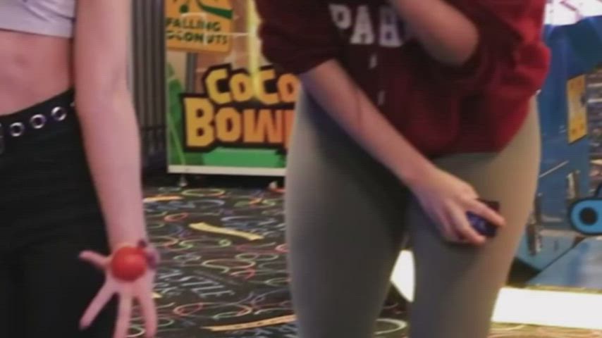 ass thighs white girl gif
