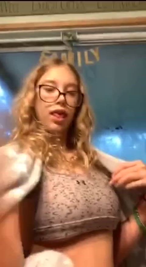 18 years old 19 years old amateur babe big tits solo teen tits titty drop bigtittyemma