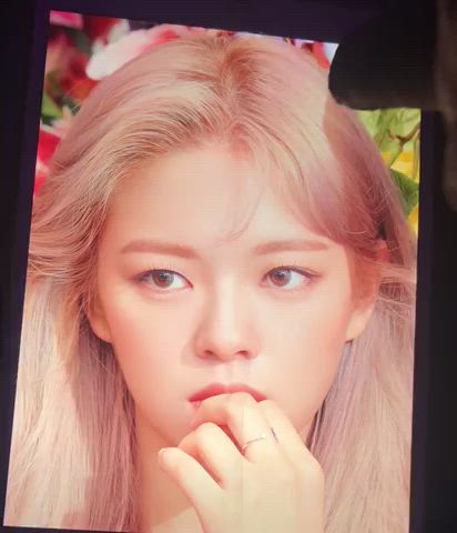 Jeongyeon was the highest upvoted comment on my last post so here’s the tribute.