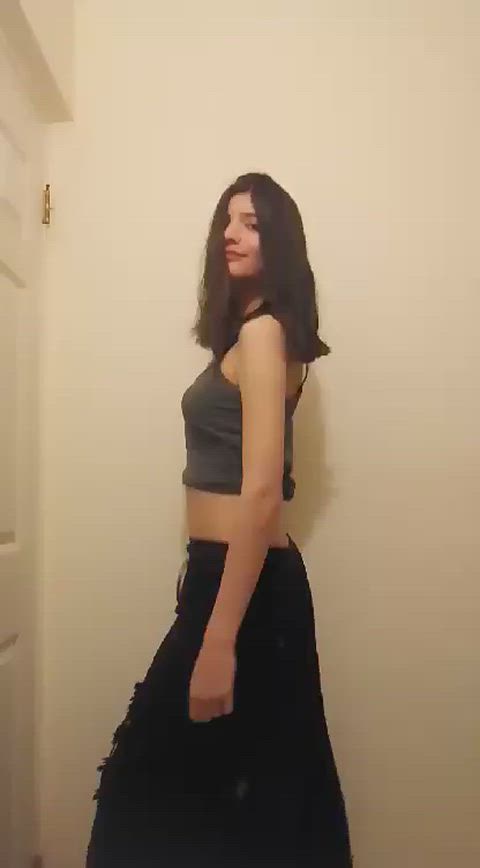 18 years old brunette cute dancing latina natural tits small tits solo latinas gif