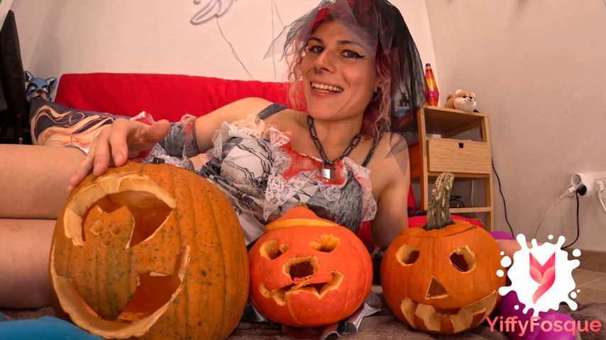 Zombie Cheerleader and her haunted pumpkins