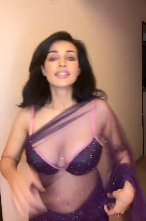 aunty big tits bollywood camgirl desi huge tits indian milf saree gif