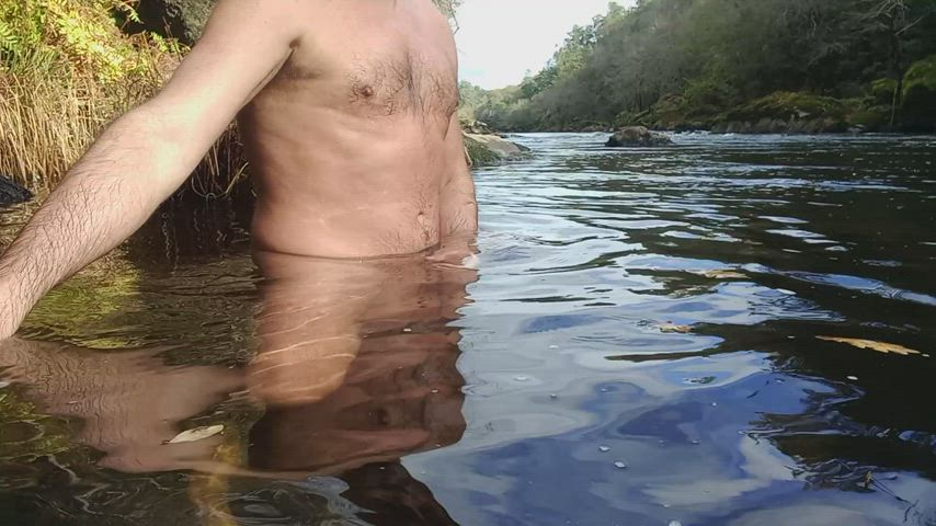 boner stroking in the river