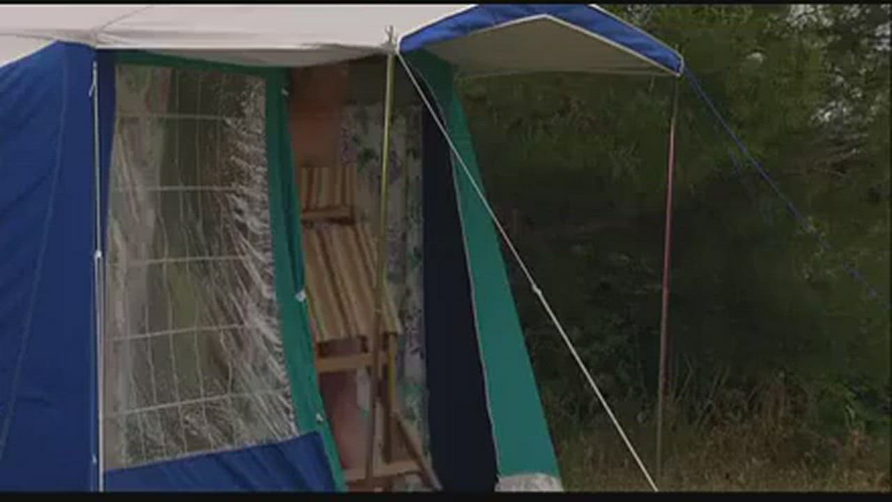 Le couple naturiste néerlandais débarque au Camping Paradis S02E01 - Magique Camping