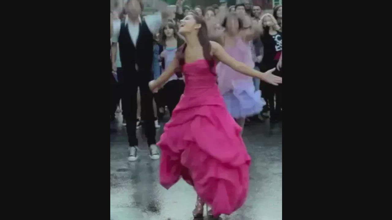 Ariana Grande Fake Pussy gif