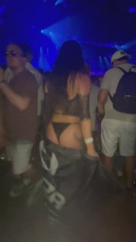 Wanna dance up on this rave booty?