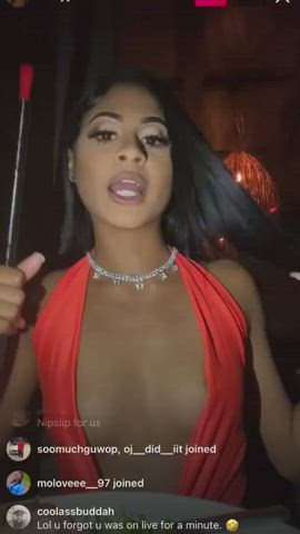 cleavage downblouse nipple nipslip public small nipples r/caughtpublic gif