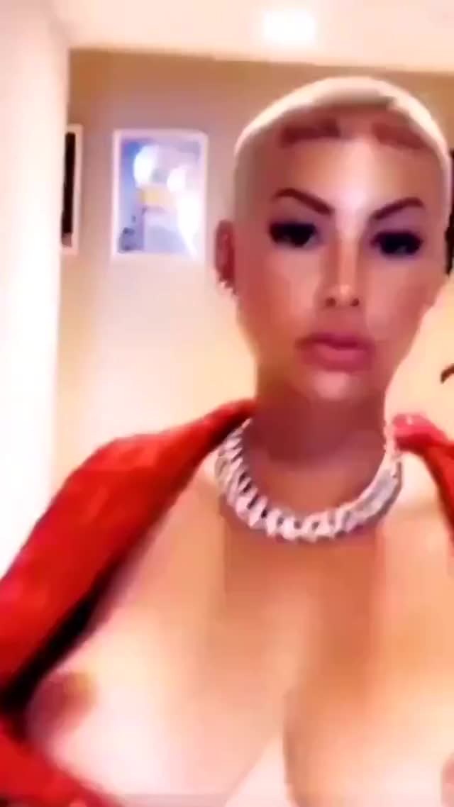 Amber rose