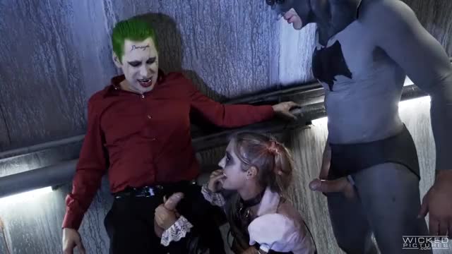 Harley Quinn fingers Joker