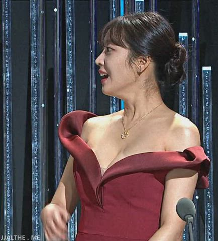 celebrity cleavage korean gif