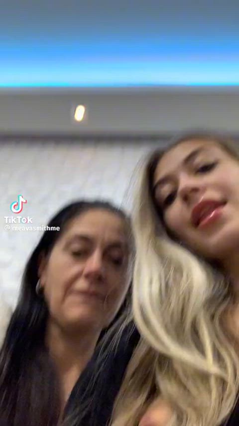 IAmAvaSmith - More tiktok flash videos on my TT likes (juanmomo45)