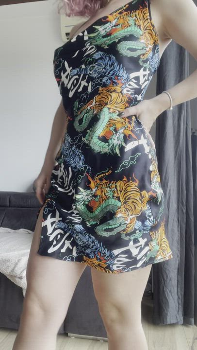 Do you like my dress and all the possibilities it offers?