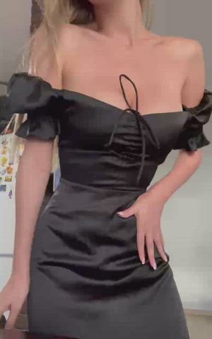 Dress Flashing Pussy Pussy Lips gif