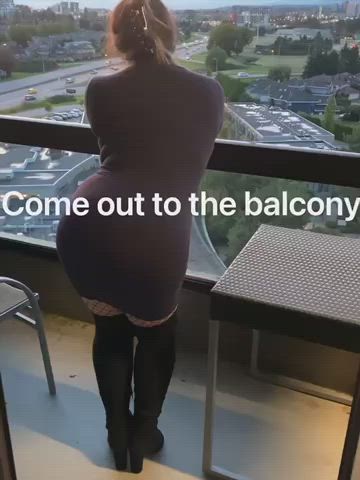 Come out to the balcony.