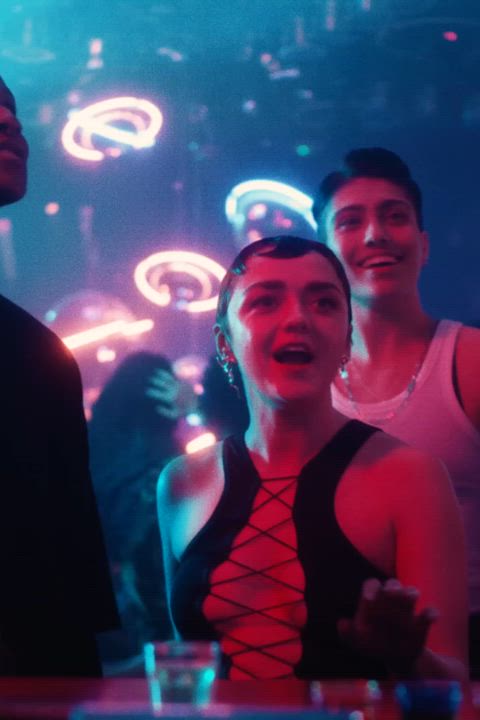 celebrity cleavage maisie williams gif