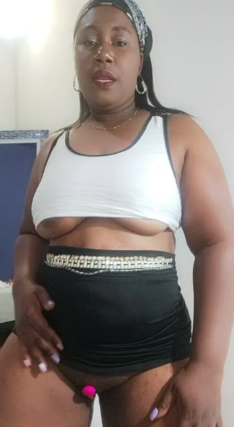 boobs curvy dancing ebony milf skirt gif