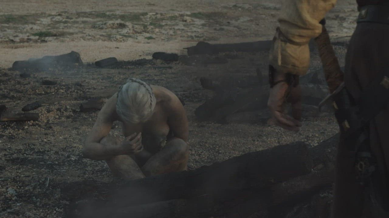 Emilia Clarke gif