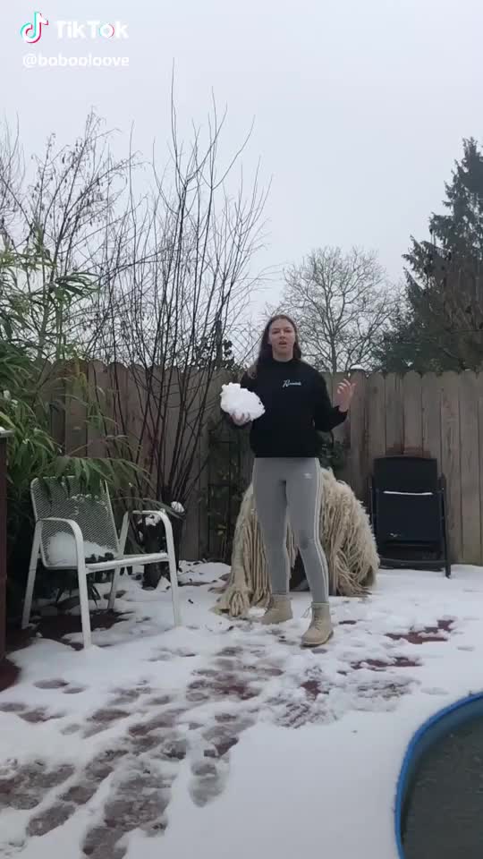 hat es bei euch geschneit? ❄️? #snow #foryou #tiktok #girl #dog #slow #slowmo