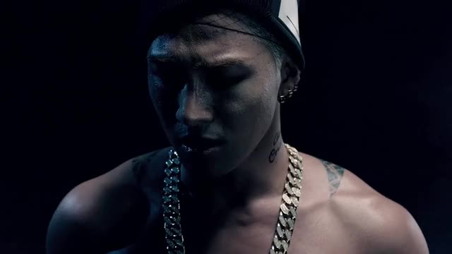 TAEYANG - 눈,코,입 (EYES, NOSE, LIPS) M/V