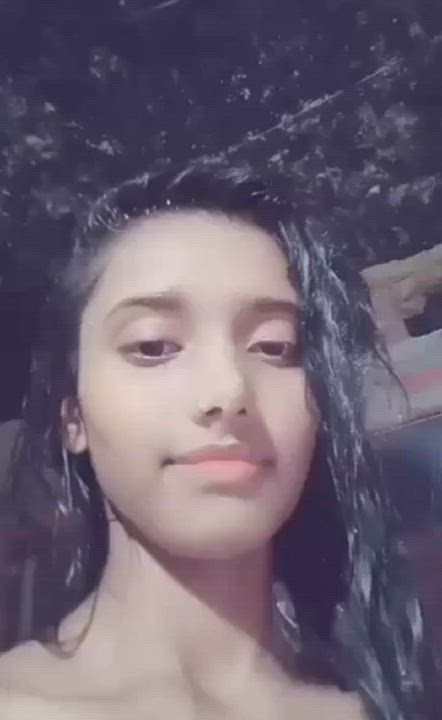 Indian cute girl flashing 🍑