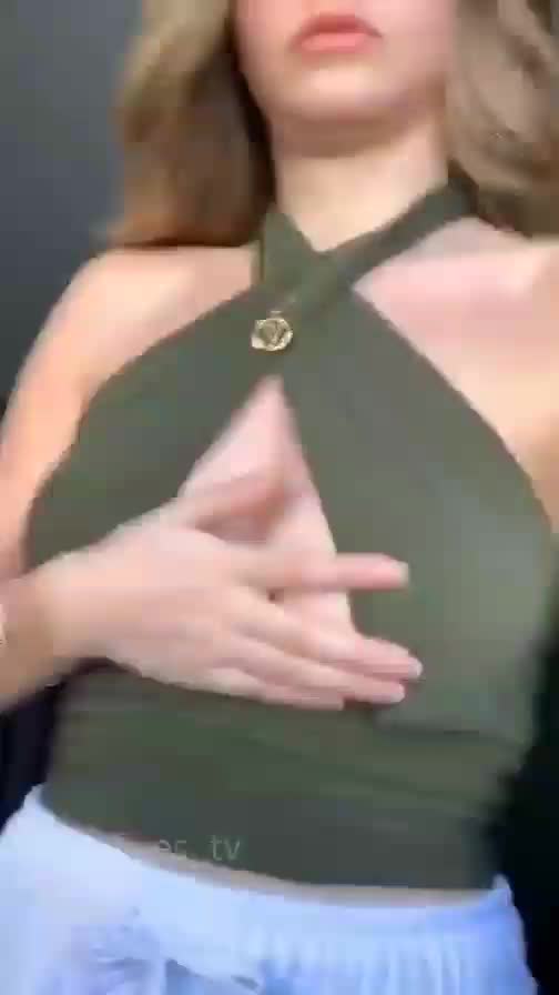 Lea Elui - Nip Slip