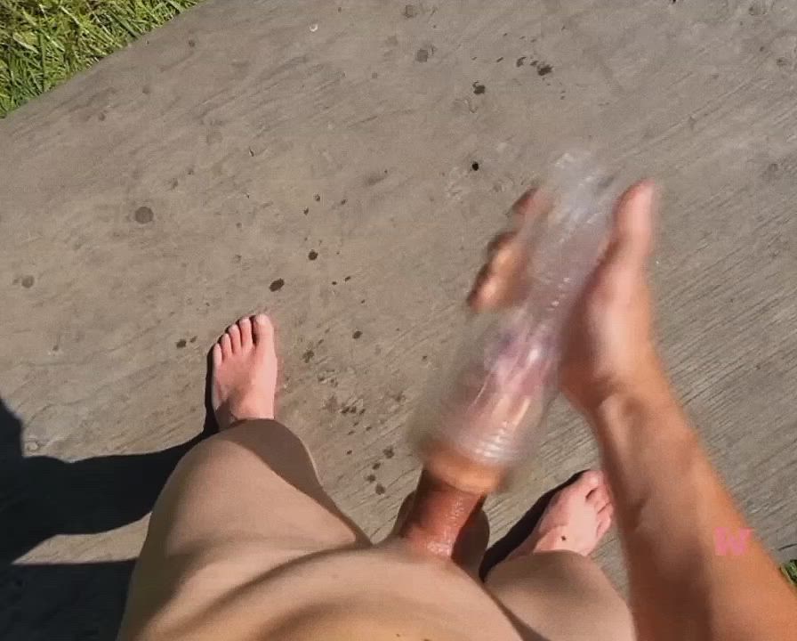 Nice hands free load pumped all over the ground by a throbbing cock