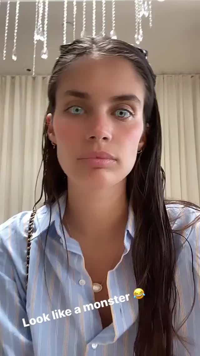 Celebrity Sara Sampaio gif