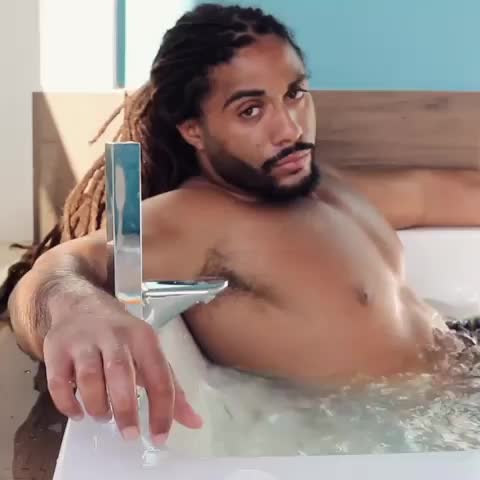If you keep looking at me I’m going to come out this jacuzzi And bring you in ☔️??