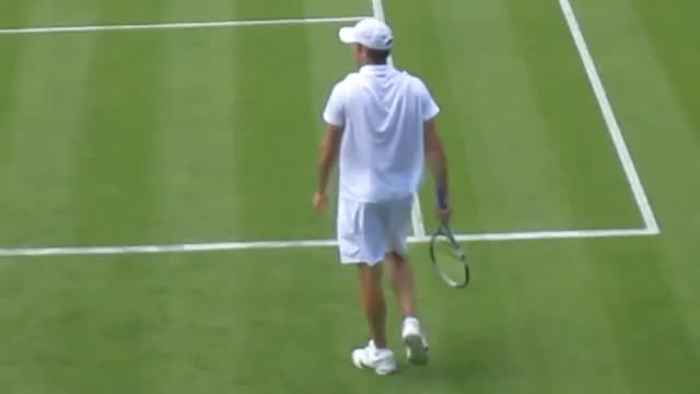 Andy Roddick shaking it