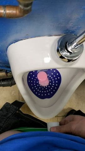 Using the tool at a urinal
