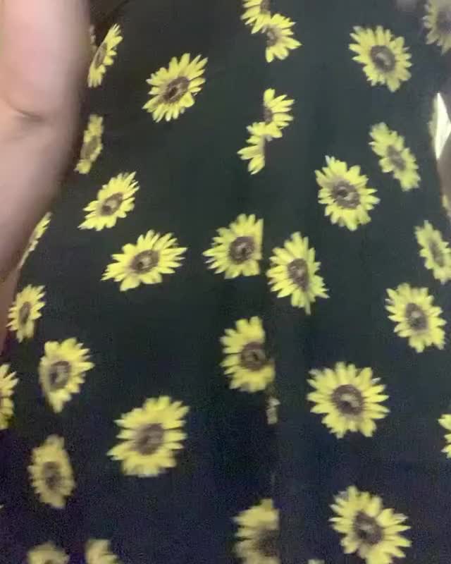 Oop- no panties under my sundress! ? https://linktr.ee/Lindsayblake