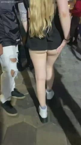 Butt in public