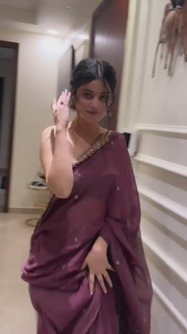 Sexy bollywood starlet posing in saree