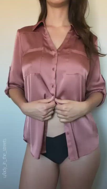 Adorable Jiggling Reveal (??CONTENT IN THE COMMENTS?? )