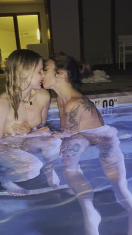 Making out with my favorite girl @ali_catxxx in the pool in Maui