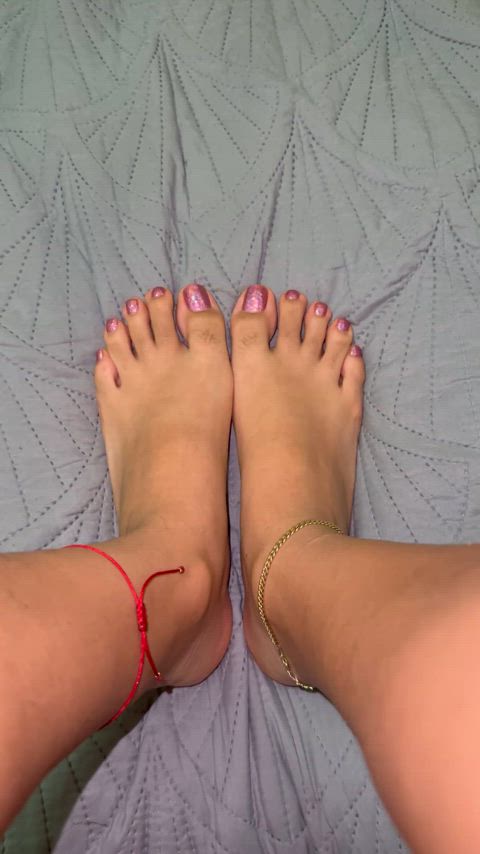 feet feet fetish toes latinas gif