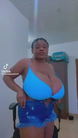 busty huge tits jiggling gif