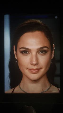 Massive thick cum load on Gal Gadot