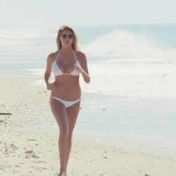 Kate Upton Slo-mo jiggle