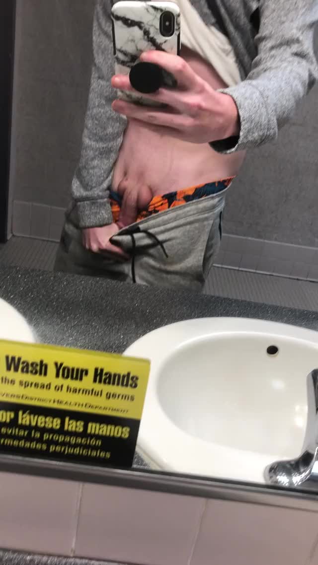 Mall bathroom vid