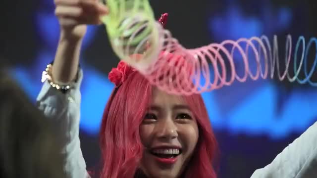 JiU plays with a slinky