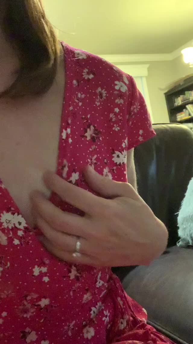 Sneaky MILF tits (F)