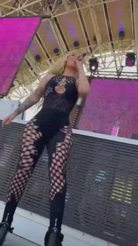 Jiggling on stage