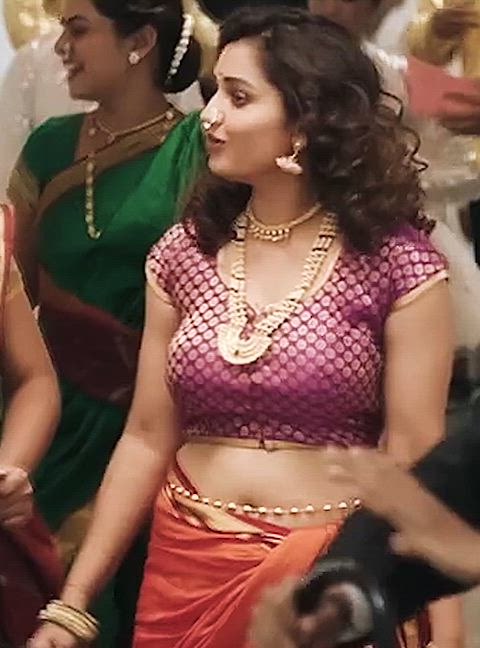 bollywood busty desi hindi indian milf saree gif