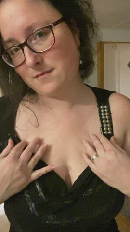 If you like 40 year old moms with big boobs I’m your fucking dreamgirl